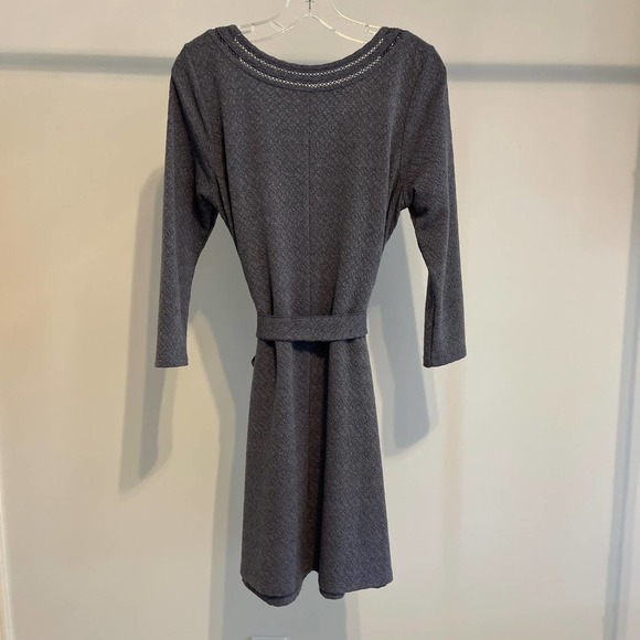 Lilka Grey Long Sleeve Soft Textured Belted Dress Medium‎ Pre-owned - Picture 3 of 9